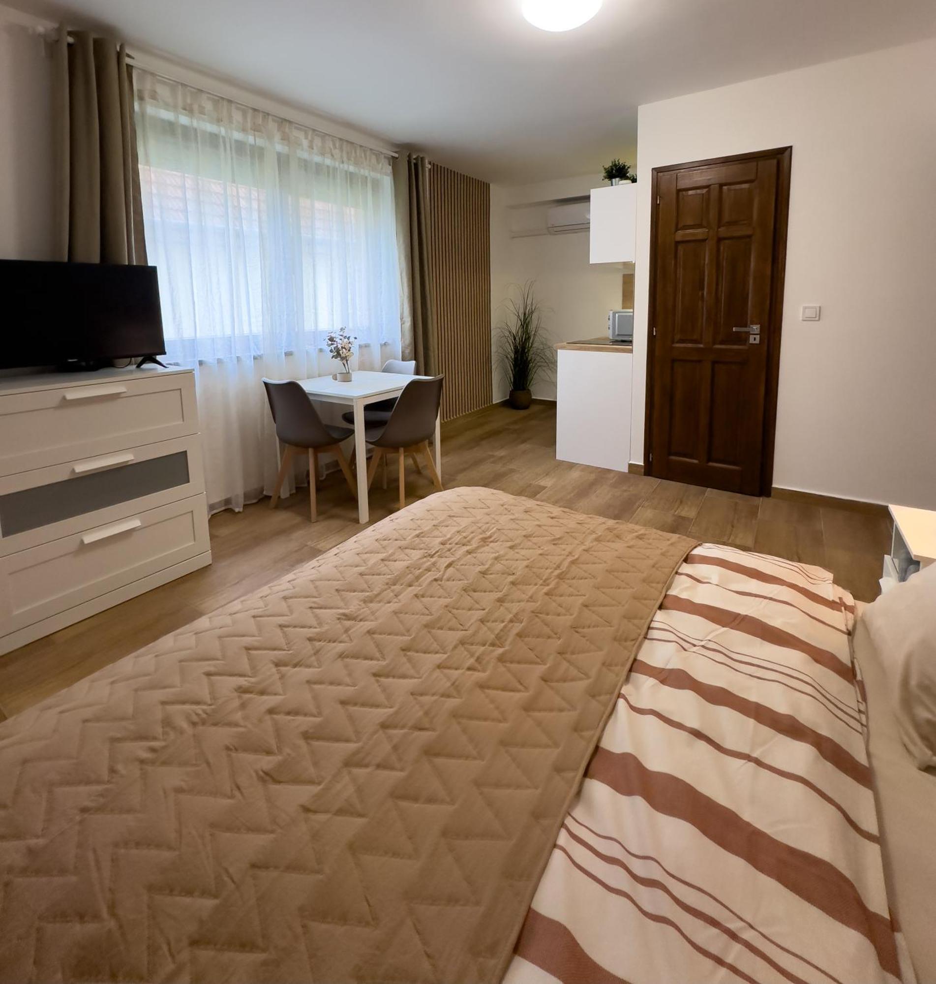 Rp Apartmanhaz Demjen Exterior photo